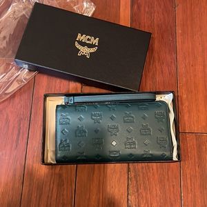NWT MCM Deep Teal Diamond Spectrum Leather Zip Around Continental Wallet